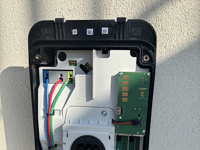 Photo d'un boîtier électrique en extérieur