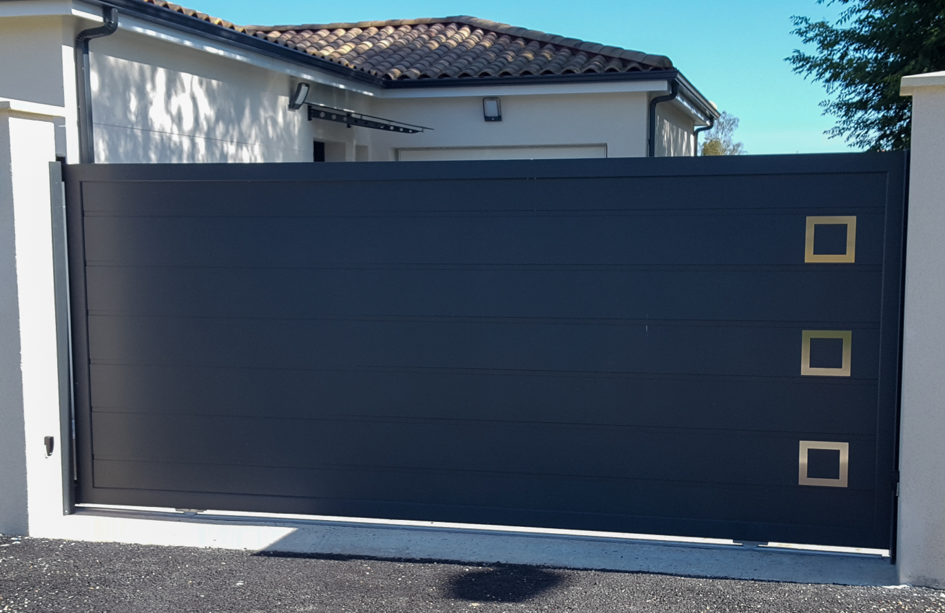 Portail d'une maison moderne